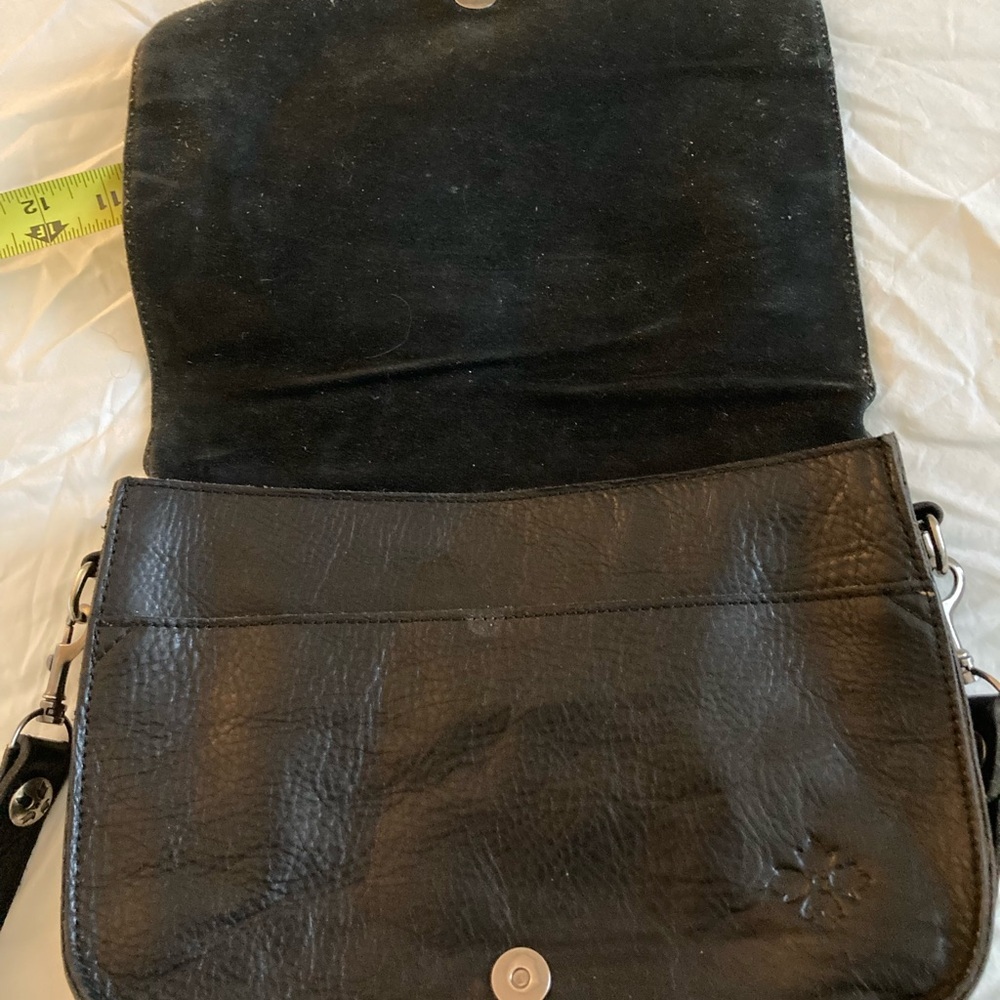 Patricia Nash black shoulder bag.  Great condition, pockets.  Adjustable strap​ - Picture 7 of 14